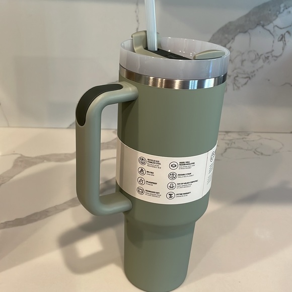 Stanley - BAY LEAF - 40 oz. Quencher H2.0 Flowstate Tumbler - Soft Matte - NWT! - Picture 5 of 8